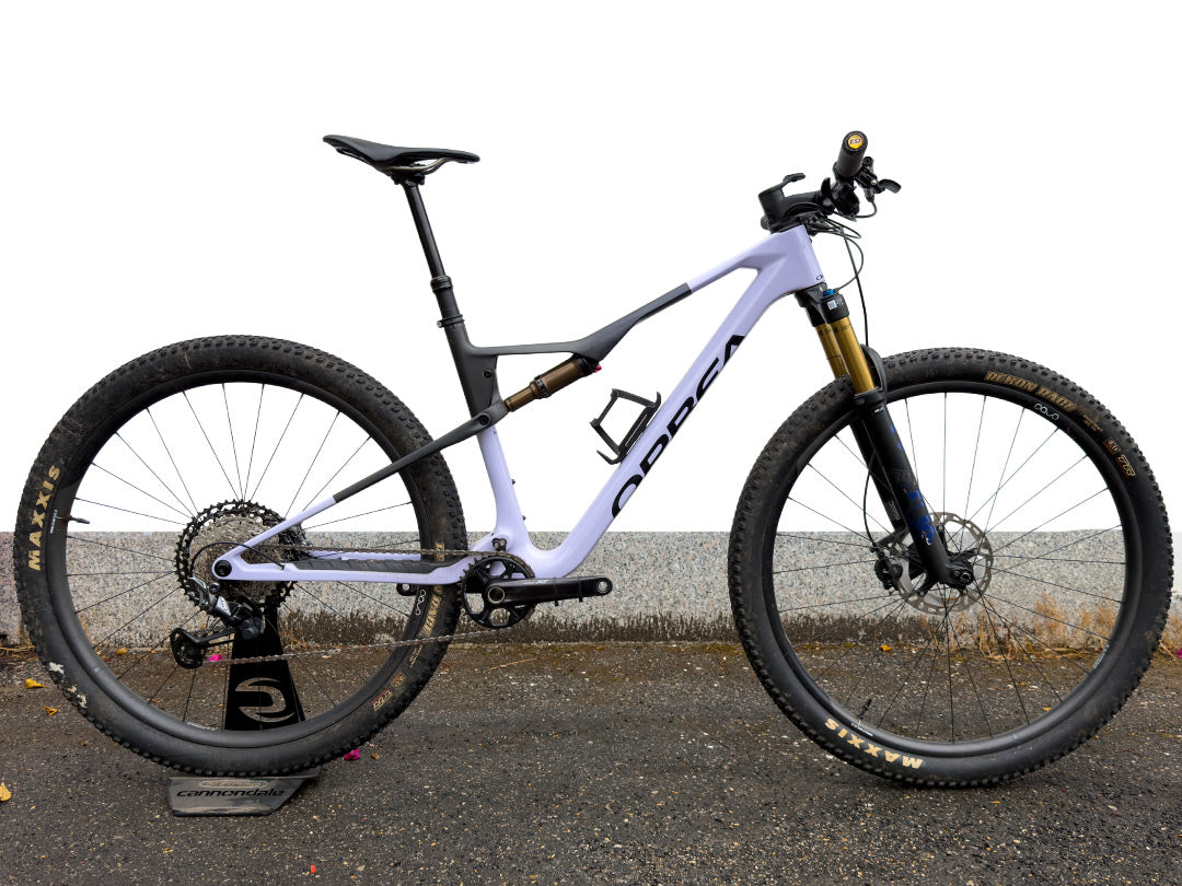 Orbea Oiz M Pro 2023 usata — vista laterale