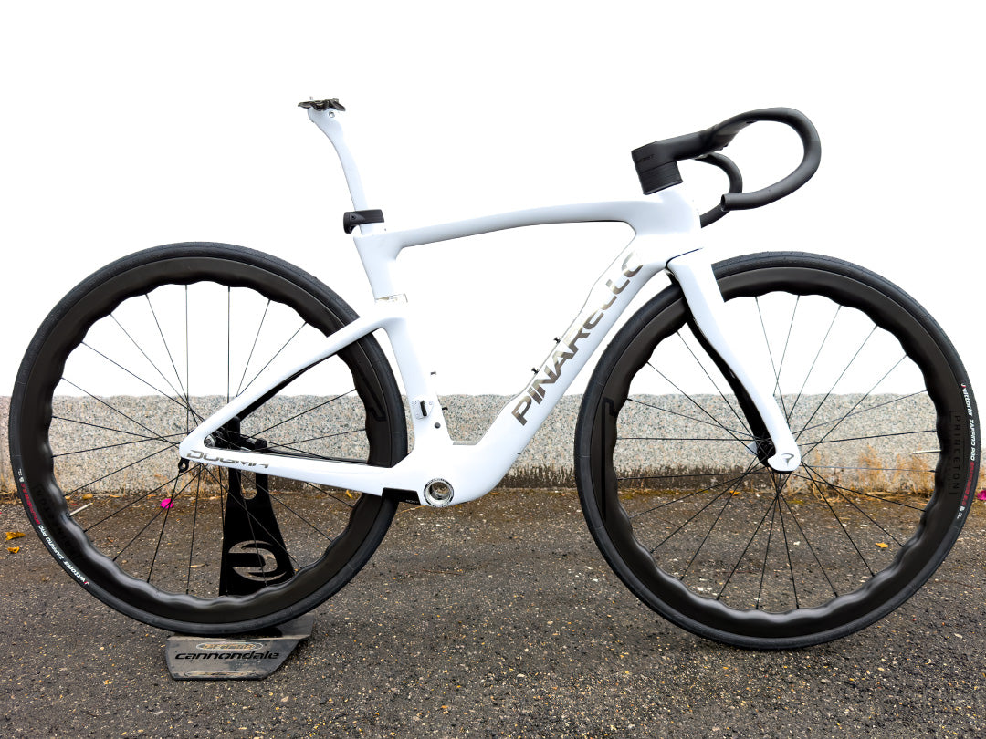 Pinarello Dogma F 2026 usata — vista laterale