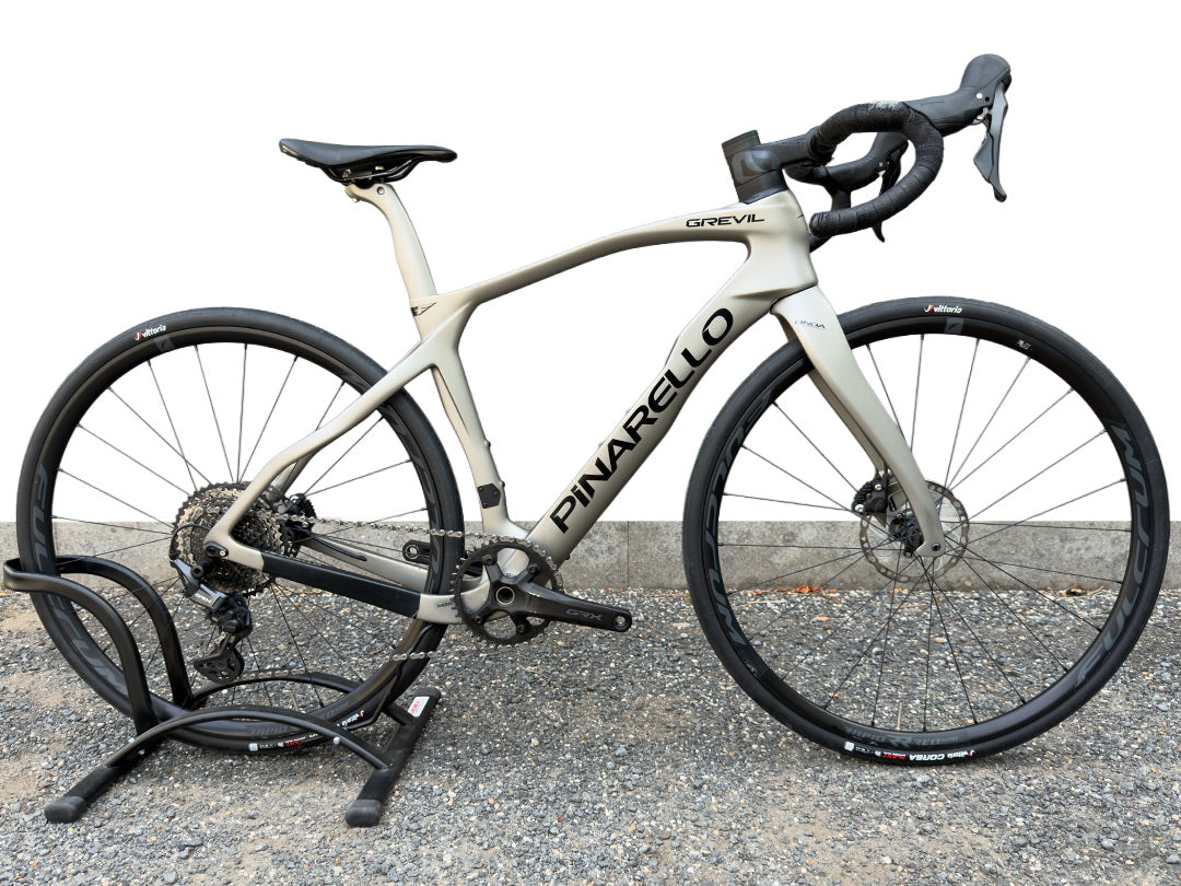 Pinarello Grevil F5 2025 usata — vista laterale