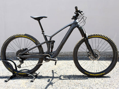 Trek Fuel Ex E 9.5 2024 usata — vista laterale