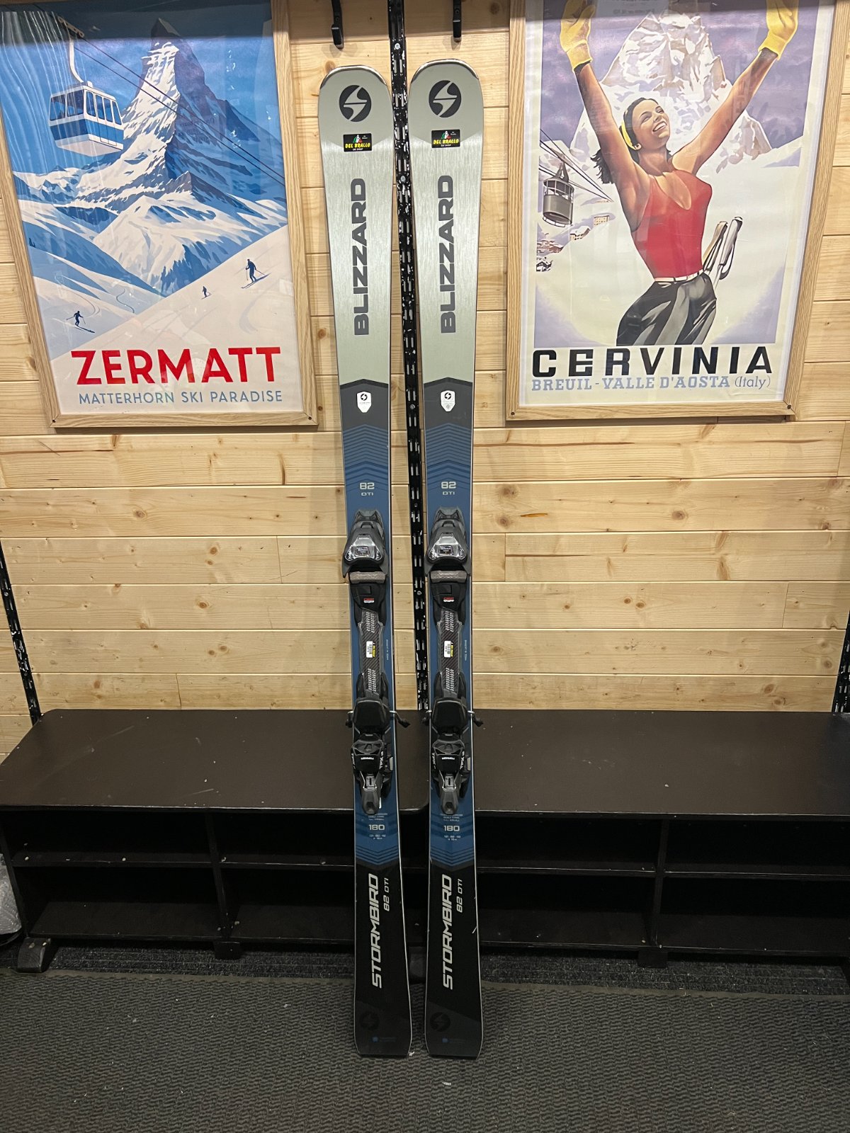 Blizzard Stormbird 82 DTI — raggio 16m, waist 82mm