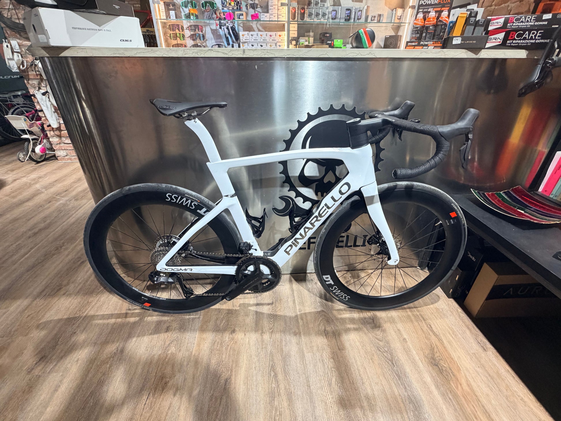Pinarello Dogma F Dura Ace 2026 usata — vista laterale