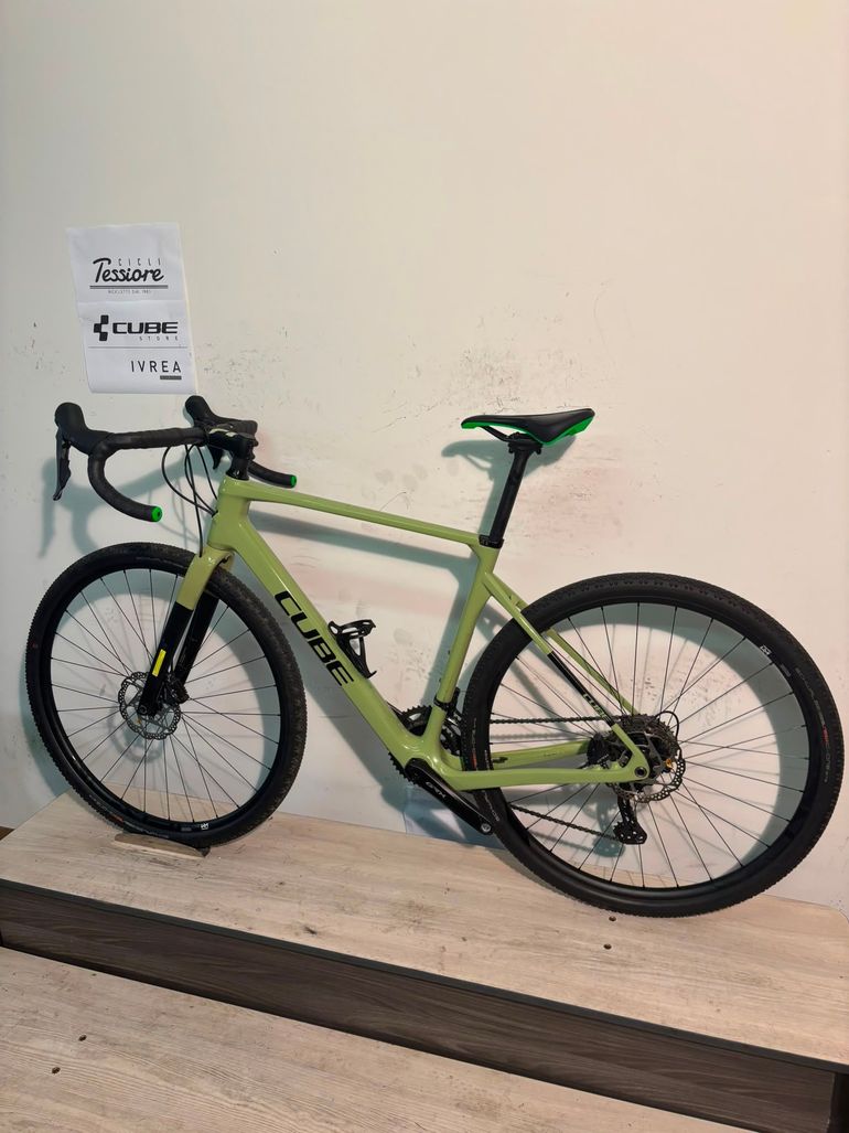 Cube Nuroad C:62 Race — telaio in Carbonio, Ottime condizioni