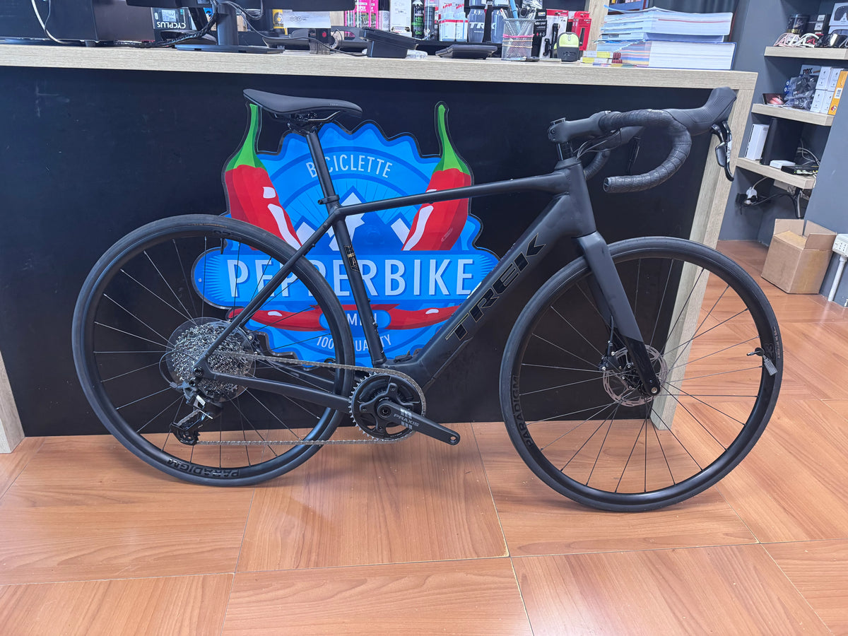 Trek Domane+ Alr 5 2026 usata — vista laterale