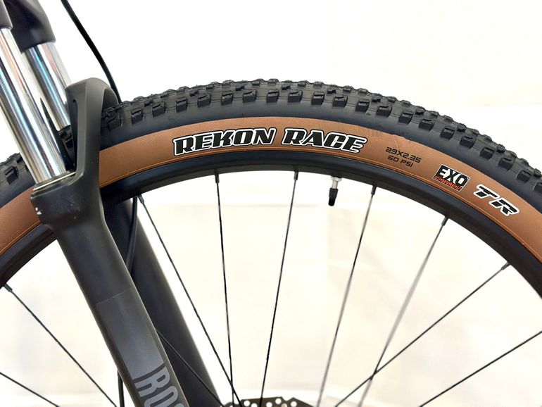 Trek Marlin 6 Gen 3 — gruppo Shimano CUES, taglia M