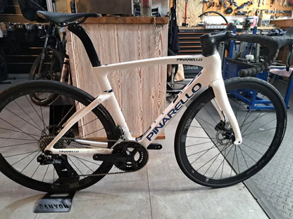 Pinarello F5 2024 usata — vista laterale