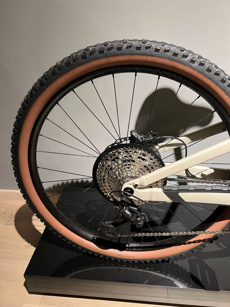 Trek Powerfly Fs+ 6 Gen 4 — gruppo Shimano Deore XT, taglia L