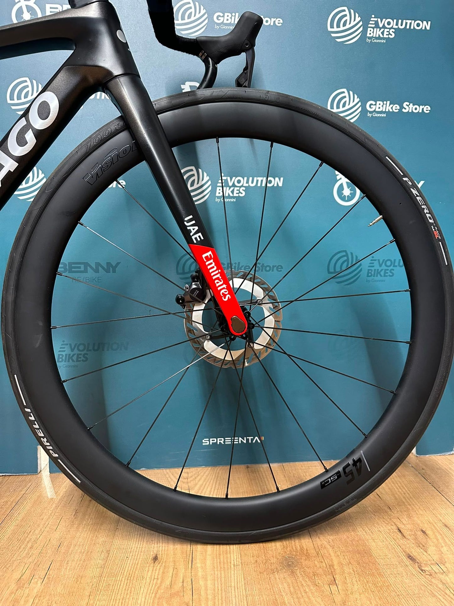 Colnago V4rs Team Uae Emirates 2024 usata — dettaglio