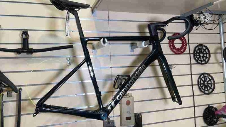 Cannondale Supersix Evo 2023 usata — vista laterale