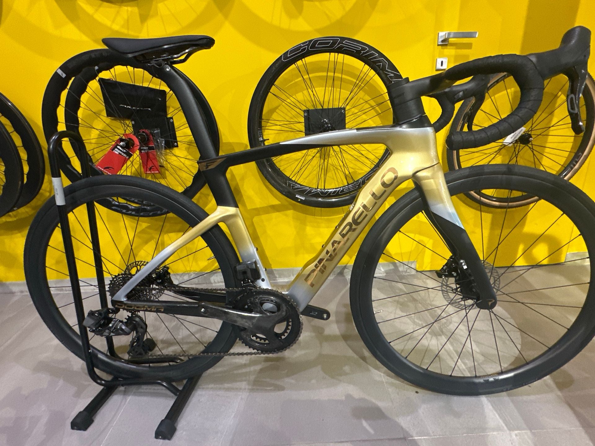 Pinarello Dogma — gruppo Campagnolo Super Record EPS, taglia 50