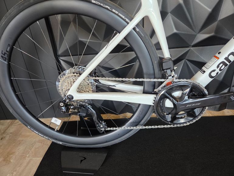 Cannondale Supersix Evo — gruppo Shimano 105 Di2, taglia 56