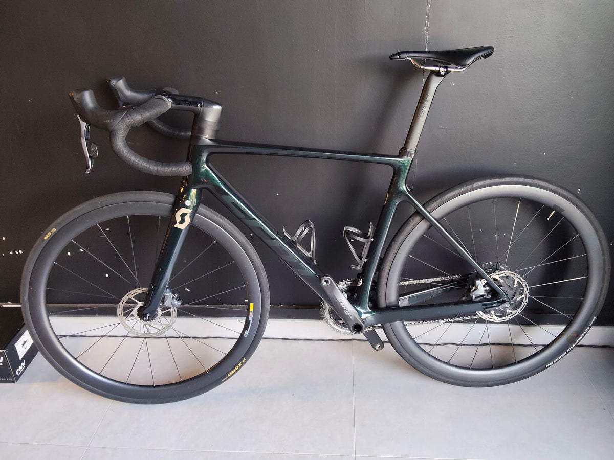 Addict Custom 2023 usata — vista laterale