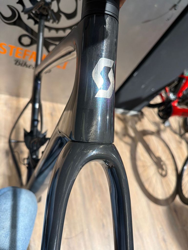 Scott Addict Rc Ultimate 2025 — Bici usata