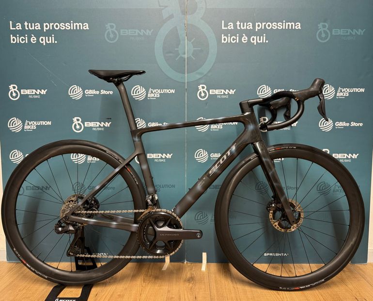 Scott Addict Rc 10 2026 usata — vista laterale