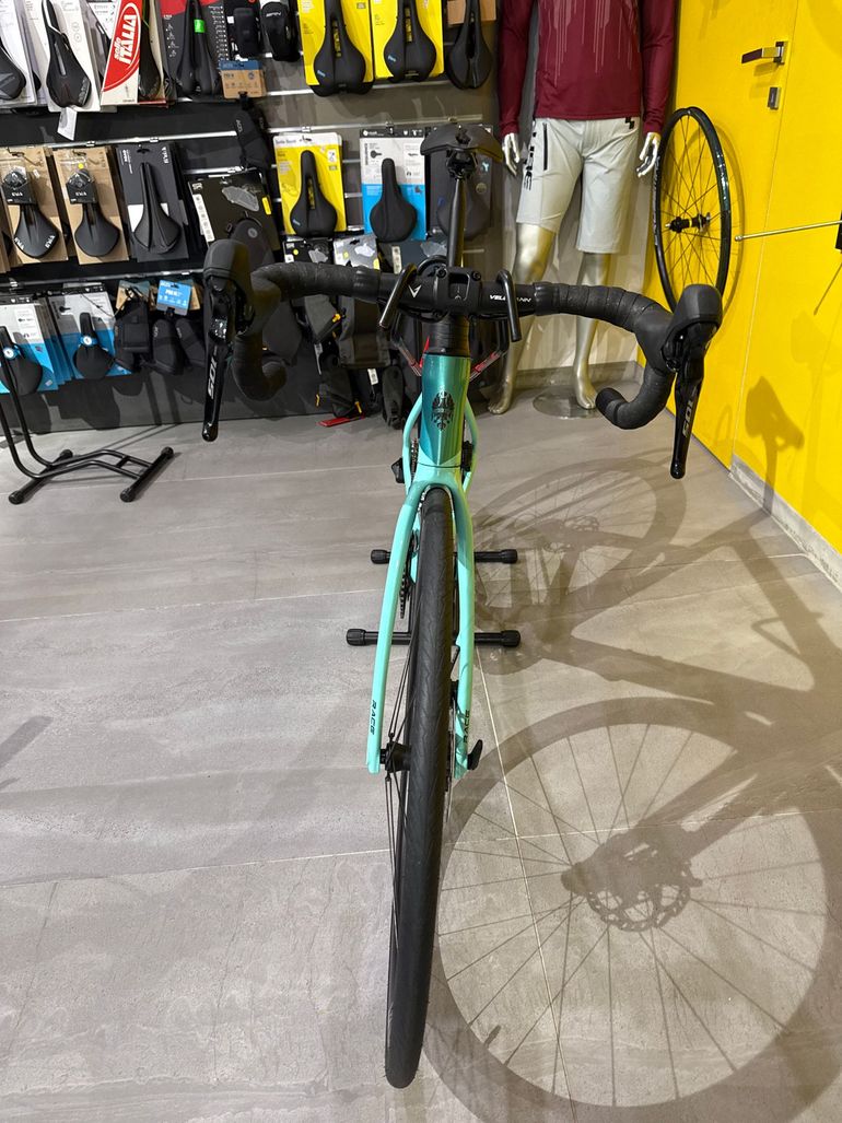 Bianchi Oltre Race — gruppo Shimano 105, taglia 53 cm