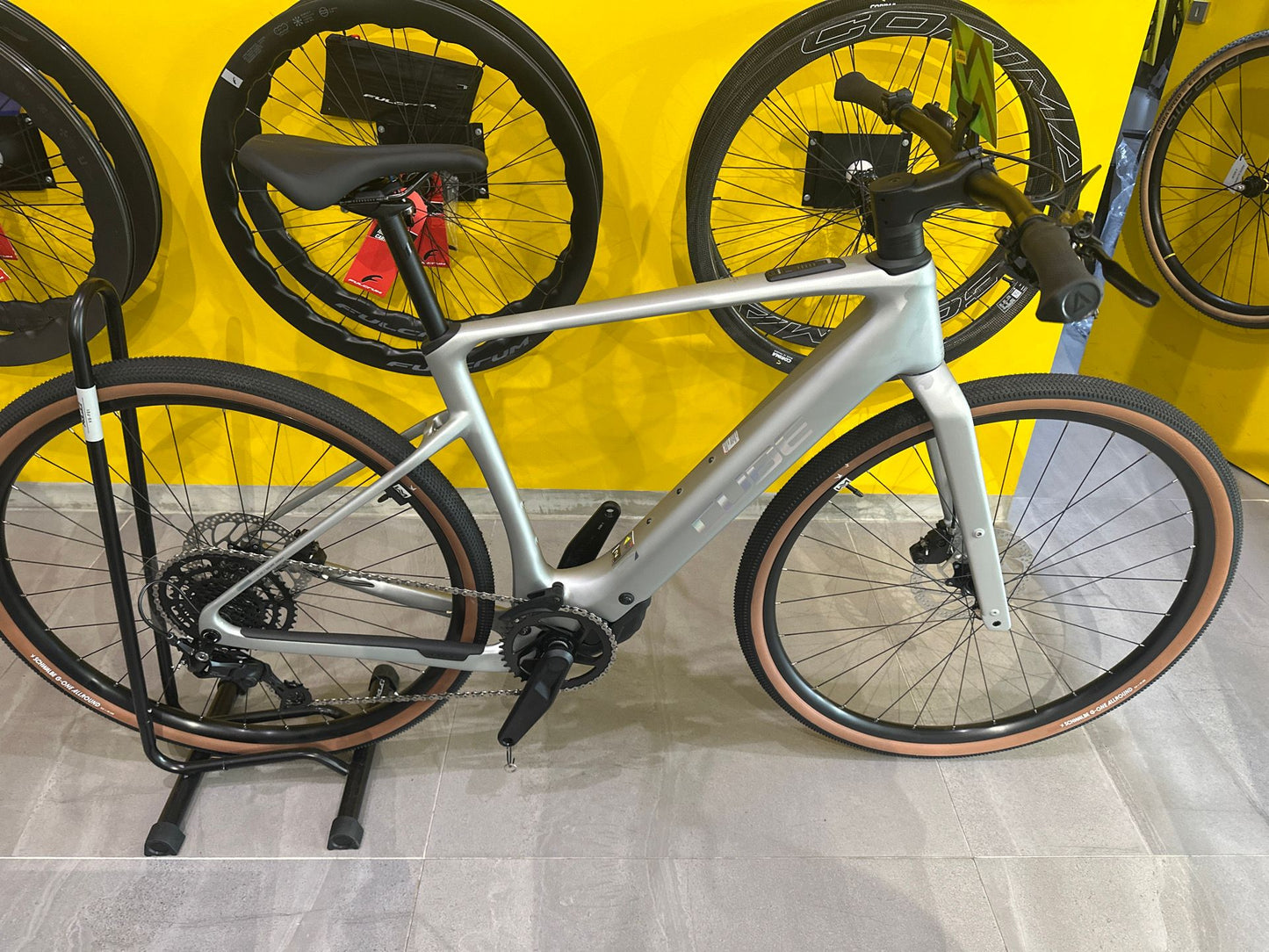 Cube Nulane Hybrid C:62, Race 400x — gruppo Shimano CUES, taglia M