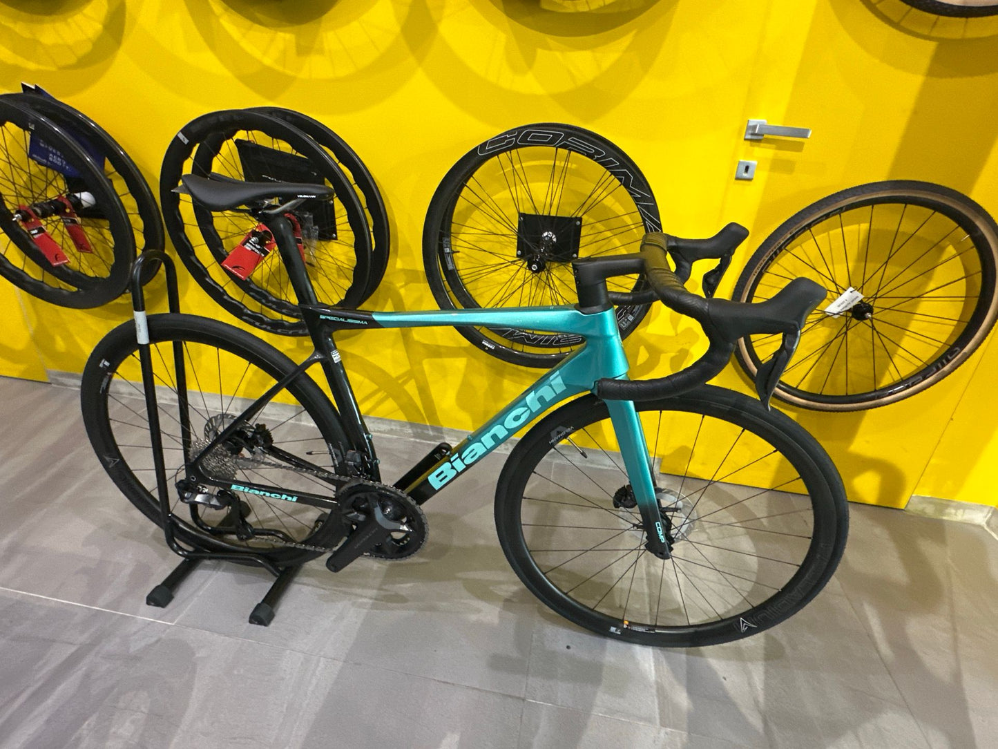 Bianchi Specialissima Comp 2025 usata — vista laterale