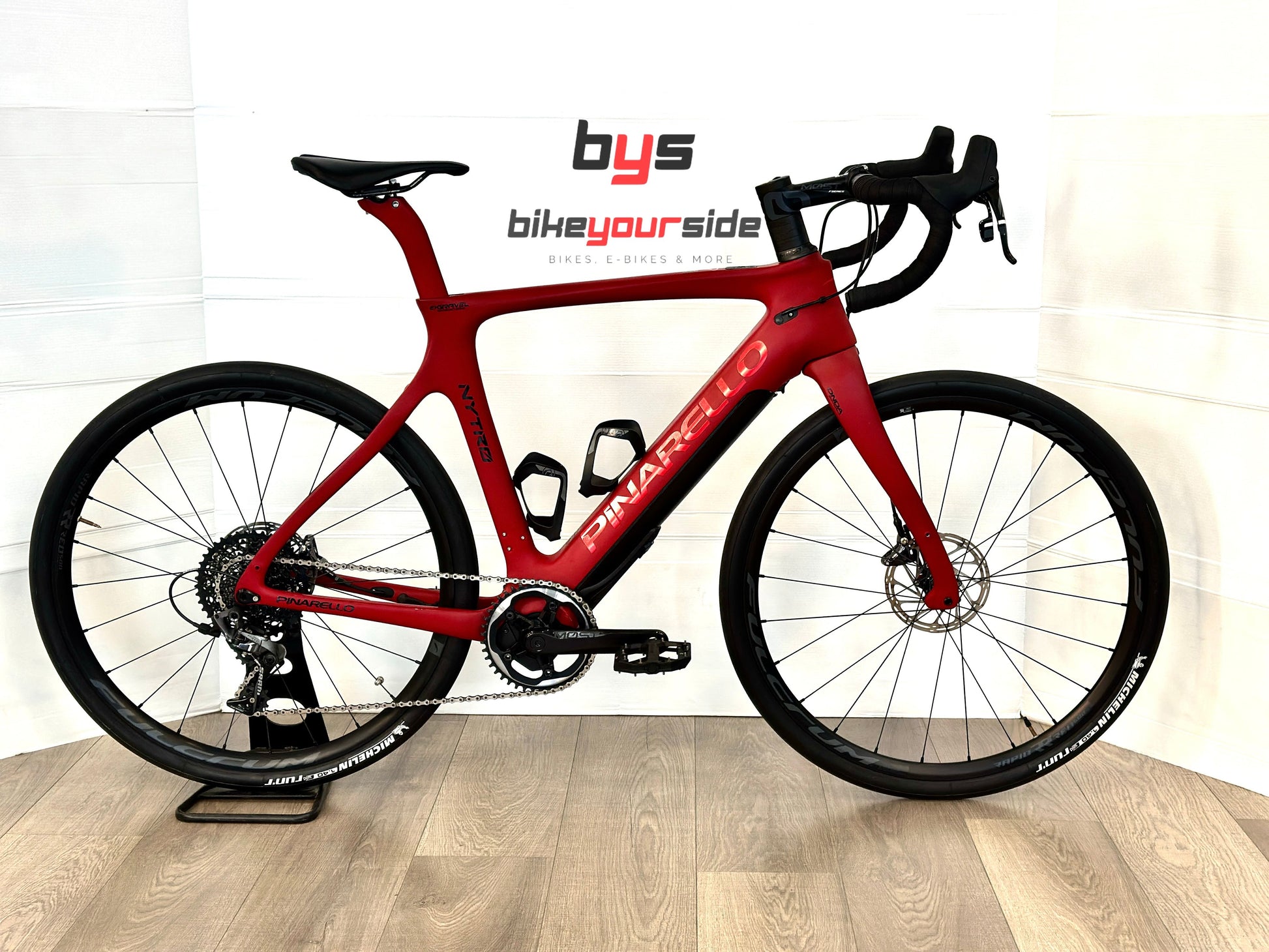 Pinarello Nytro Gr 2024 usata — vista laterale