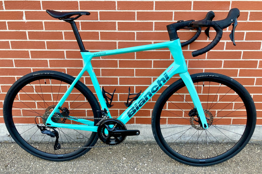 Bianchi Infinito 2024 usata — vista laterale