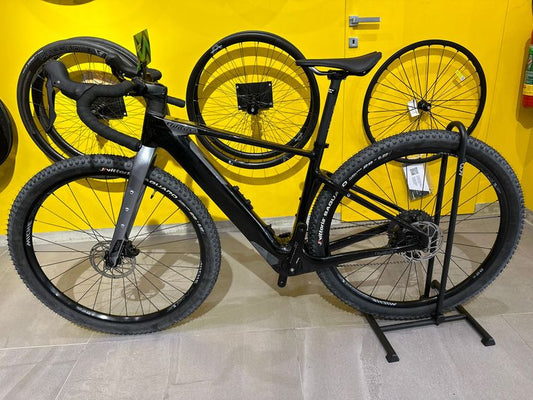 Wilier Triestina Adlar Hybrid 2025 usata — vista laterale