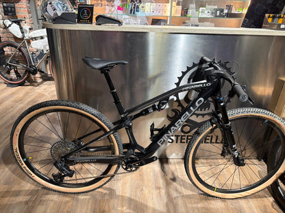 Pinarello Custom 2026 usata — vista laterale