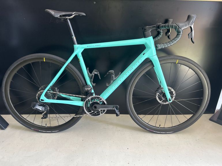 Bianchi Specialissima 2022 usata — vista laterale
