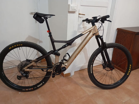 Orbea Rise H30 20mph 2023 usata — vista laterale