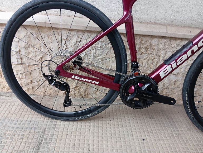 Bianchi Infinito — gruppo Shimano 105, taglia 55 cm