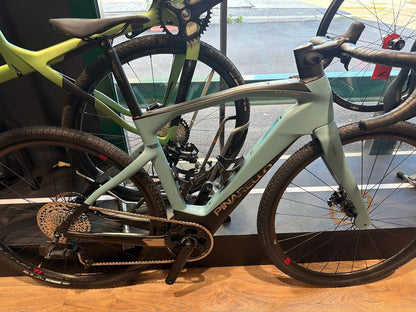 Pinarello Nytro E5 Gravel 2025 usata — vista laterale