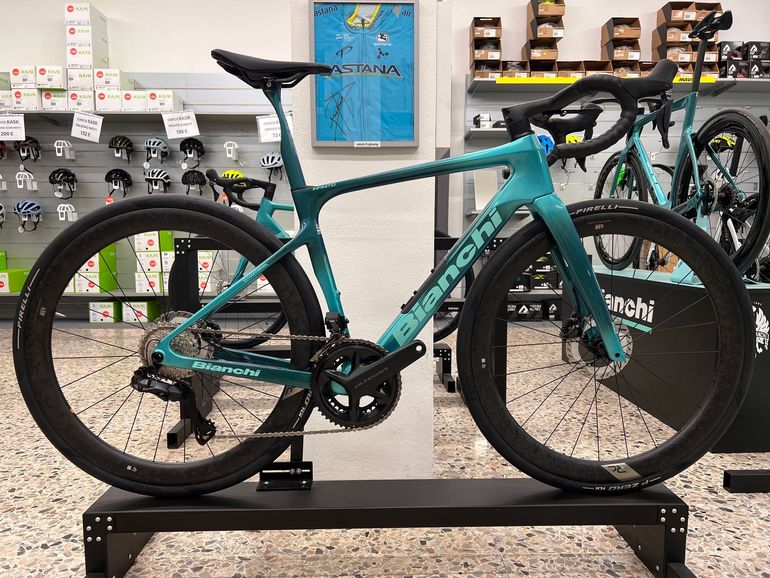 Bianchi Infinito Pro Powermeter 2026 usata — vista laterale