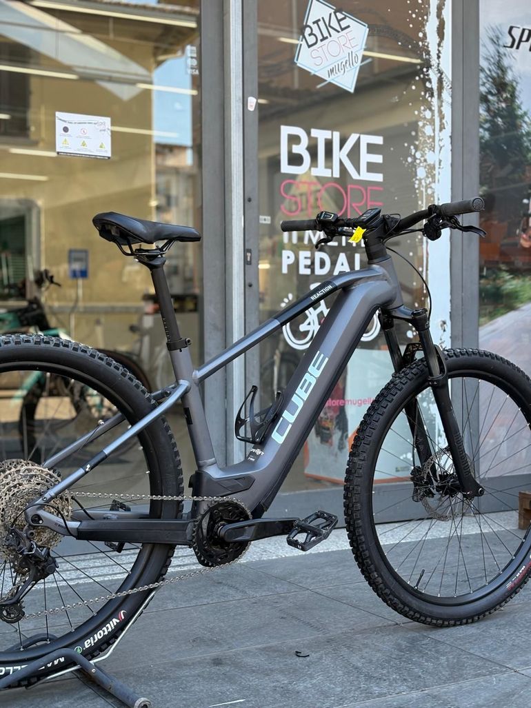 Cube Reaction Hybrid, Race 625 2023 — Bici usata