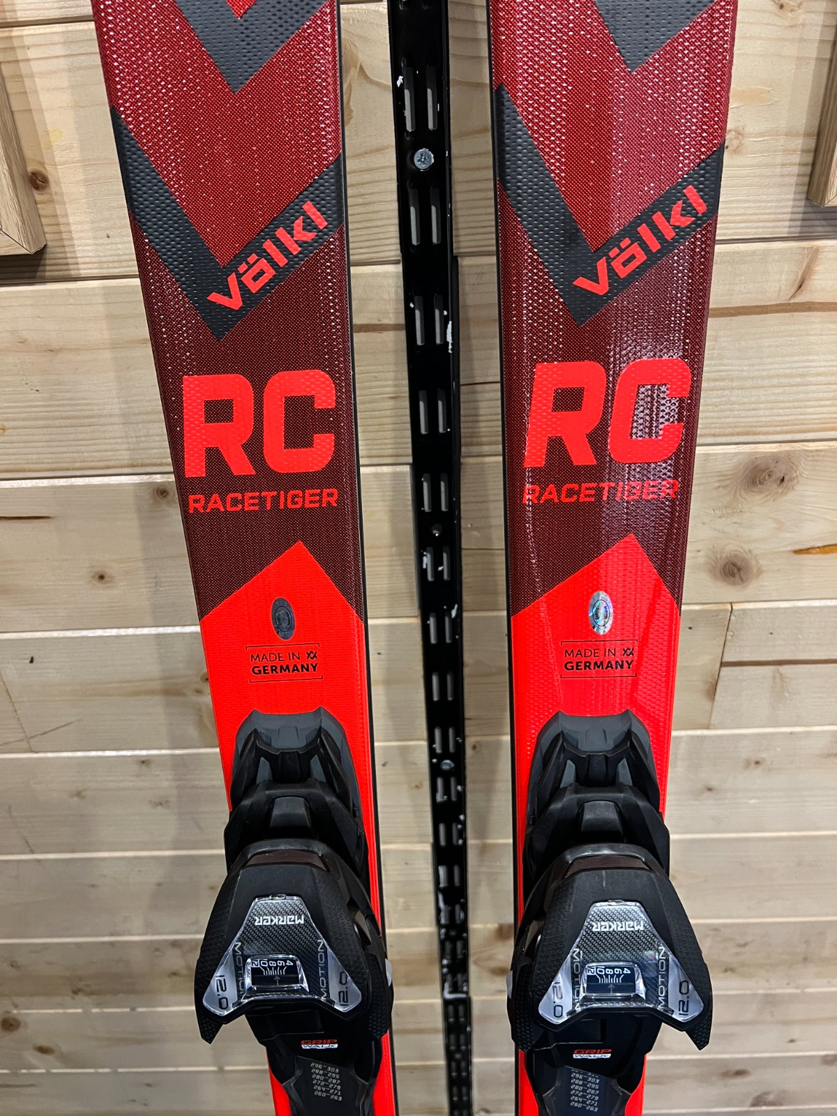 Volkl Racetiger RC Black — attacco VMotionT 12, Buone condizioni