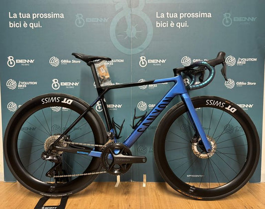 Canyon Ultimate CF SL 8 Aero 2023 usata — vista laterale