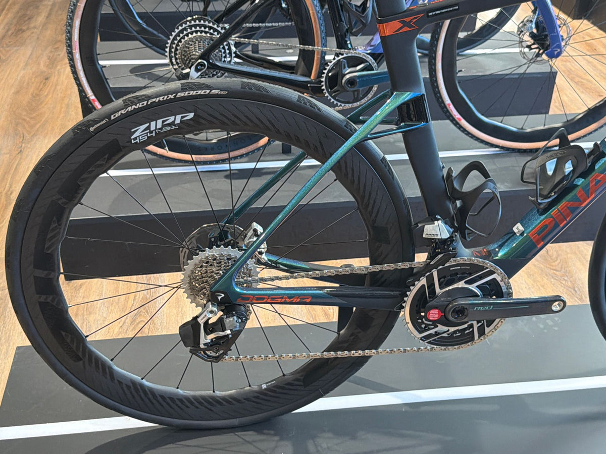 Pinarello Dogma — gruppo SRAM Red eTap AXS, taglia 56 cm
