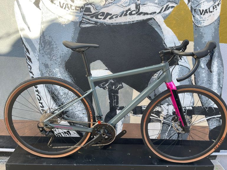 BMC Urs Al Three 2022 usata — vista laterale