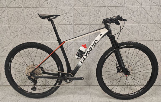Olympia F1 Pro 12s 2025 usata — vista laterale