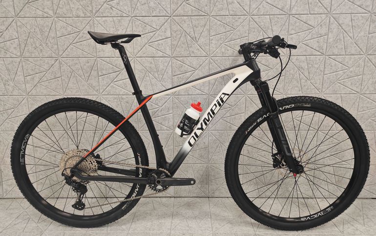 Olympia F1 Pro 12s 2025 usata — vista laterale