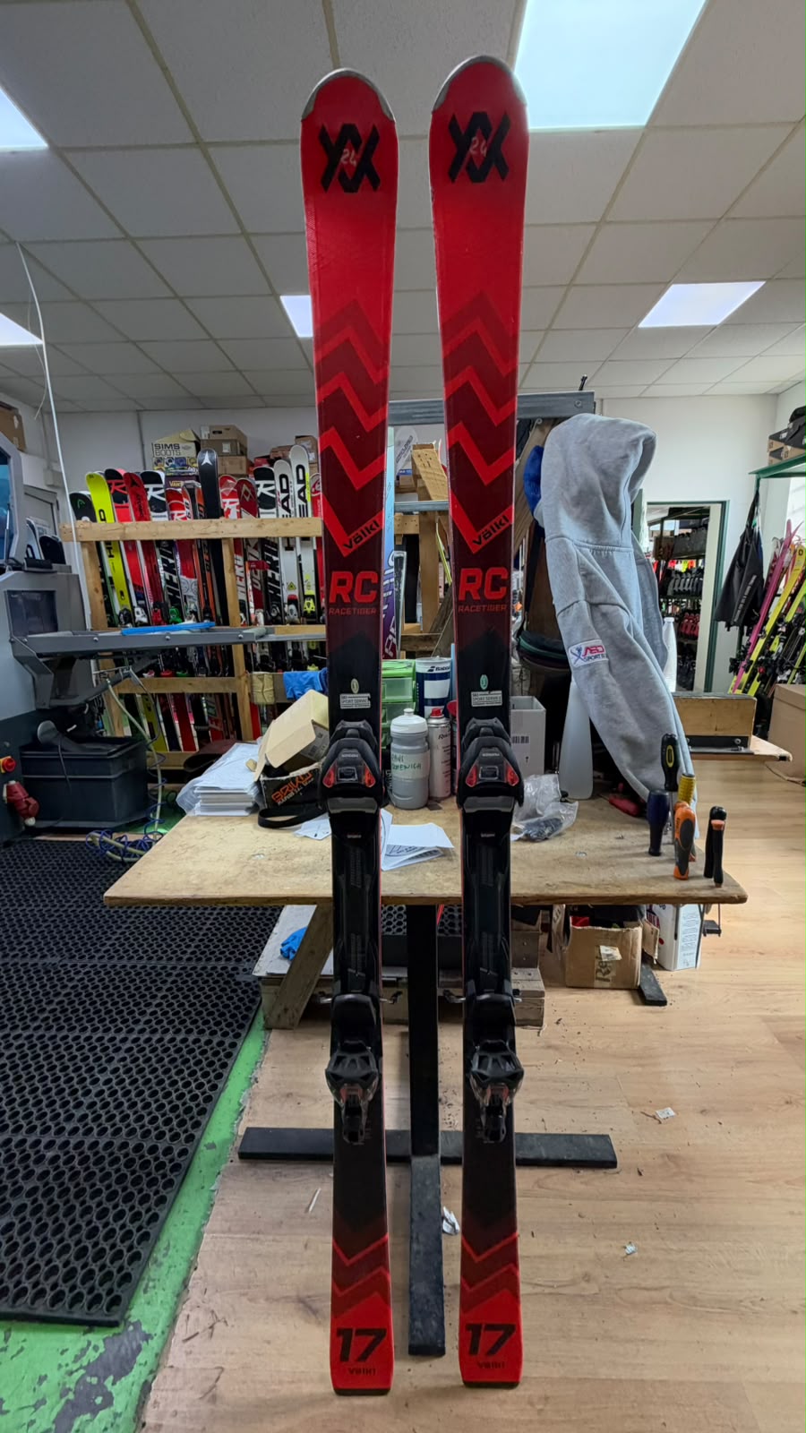Volkl Racetiger RC — raggio 16.8m, waist 69mm