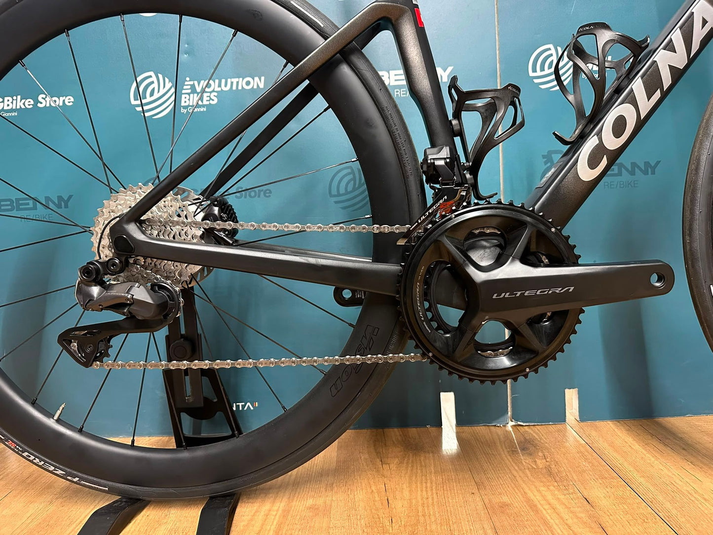 Colnago V4rs Team Uae Emirates 2024 usata — dettaglio
