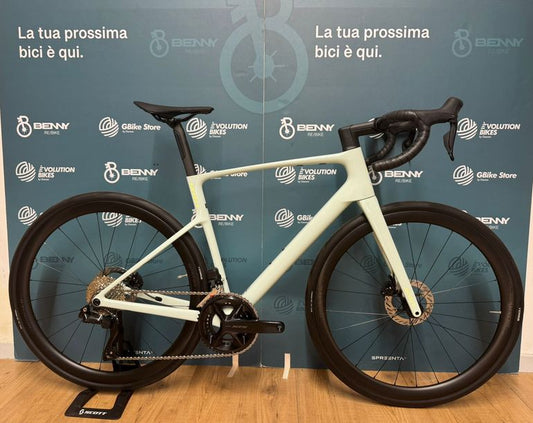 Scott Addict 30 2026 usata — vista laterale
