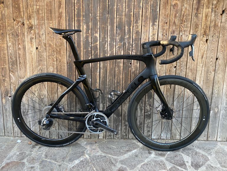 Pinarello Dogma F 2022 usata — vista laterale