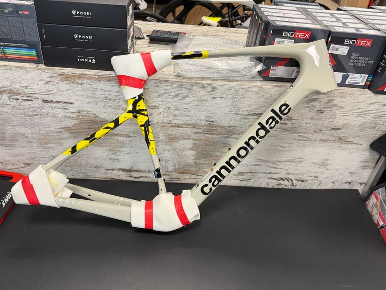 Cannondale Supersix Evo 2027 usata — vista laterale