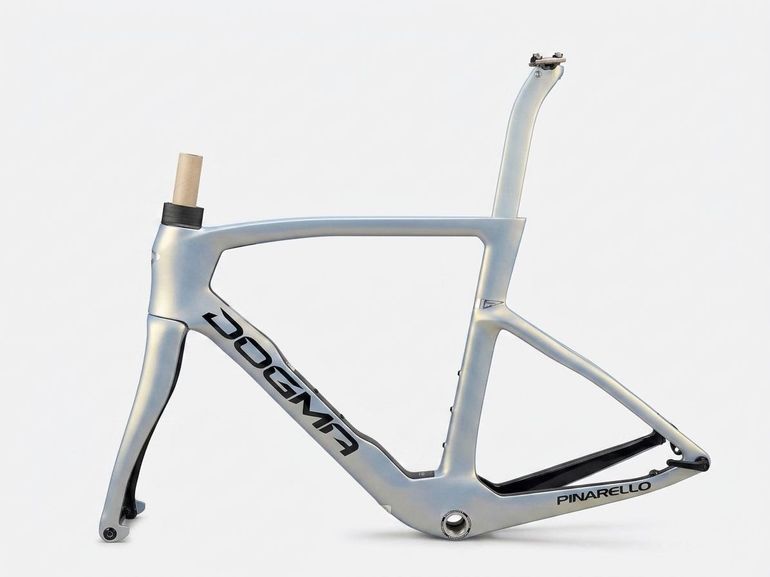 Pinarello Dogma F Dura Ace Di2 2025 usata — vista laterale