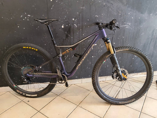 Orbea Oiz 2025 usata — vista laterale
