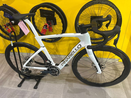 Pinarello Dogma F 2025 usata — vista laterale