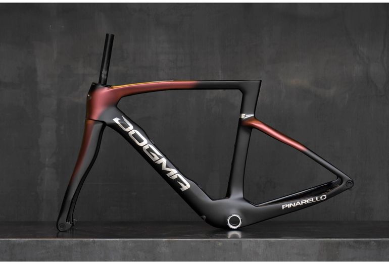 Pinarello Dogma F Rim 2024 usata — vista laterale