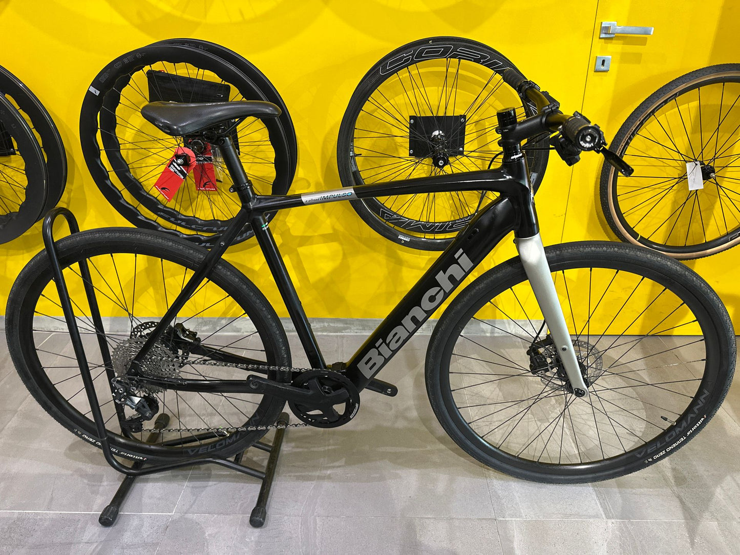 Bianchi E-Impulso Tourer 2023 usata — vista laterale