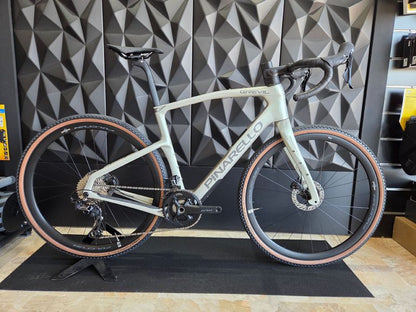 Pinarello Grevil F1 610 2025 usata — vista laterale