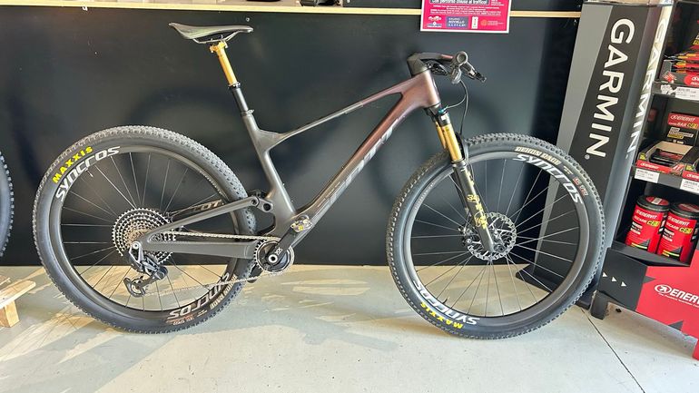 Scott Spark Rc Sl Tr 2024 usata — vista laterale