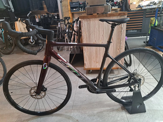 Scott Addict 30 2024 usata — vista laterale